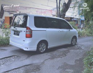 Begini Tips Ketika Berkendara di Jalan Berlubang